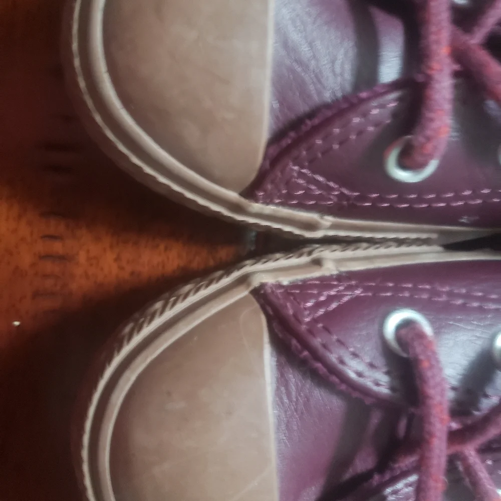 Boys Maroon/Burgundy Converse